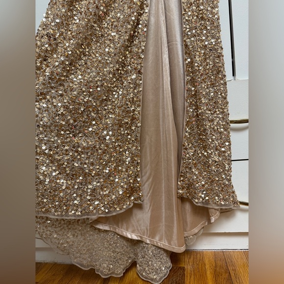 NWT |Mac Duggal 1068 Shimmering Gold Sequined Sleeveless  Side Slit Gown Size 2 - Picture 6 of 17